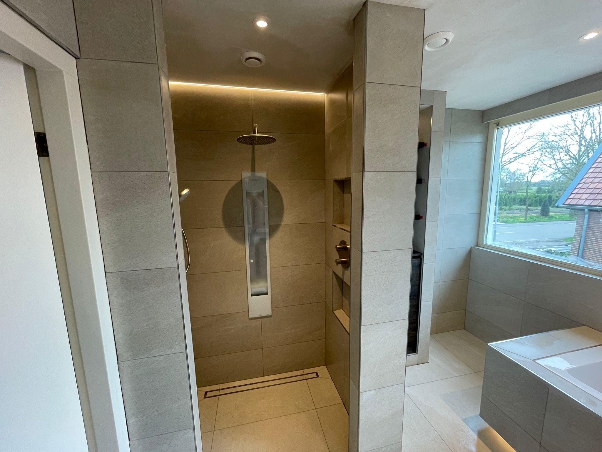 Badkamer met vrijstaand bad