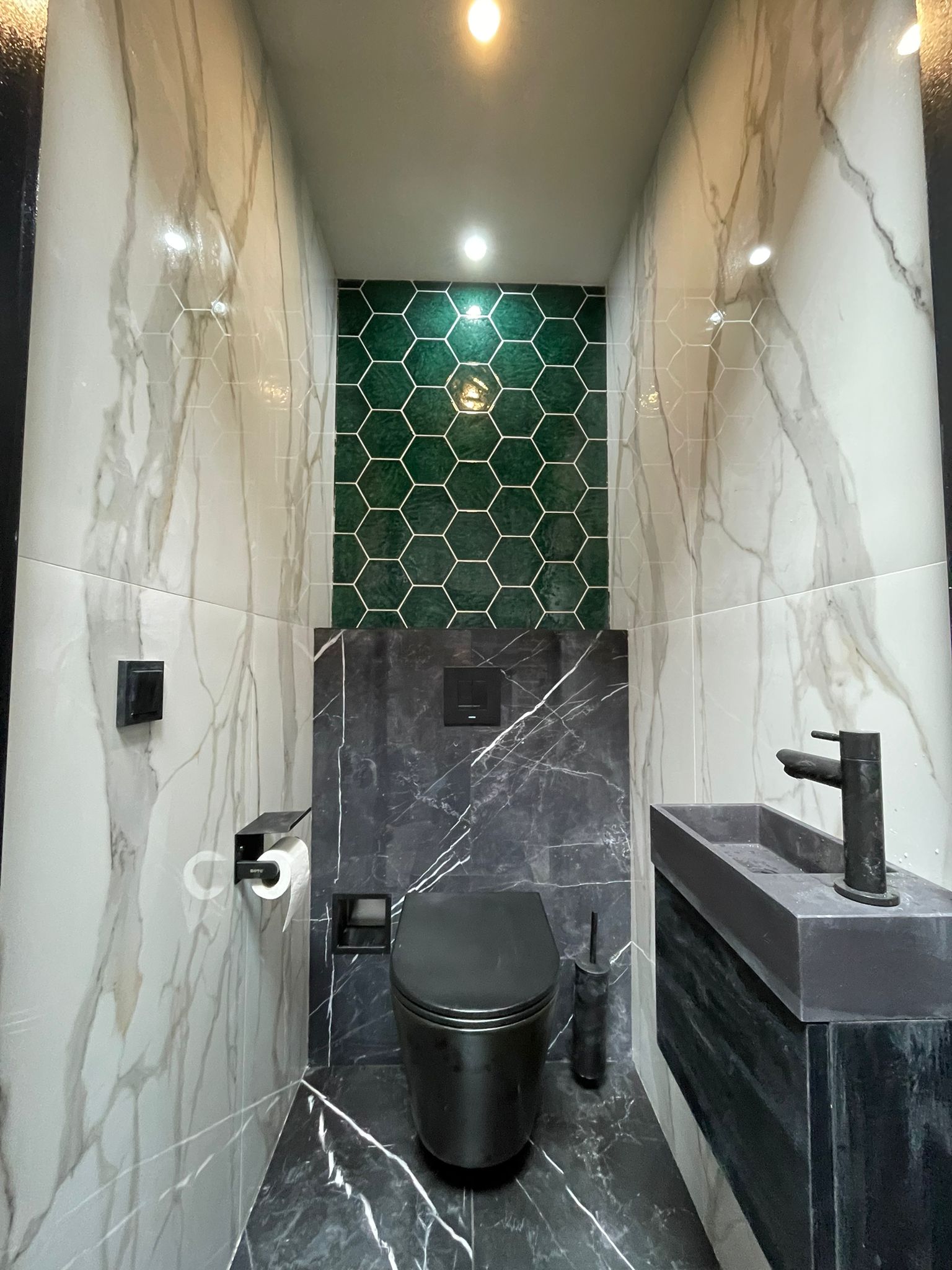 Modern toilet met fontein